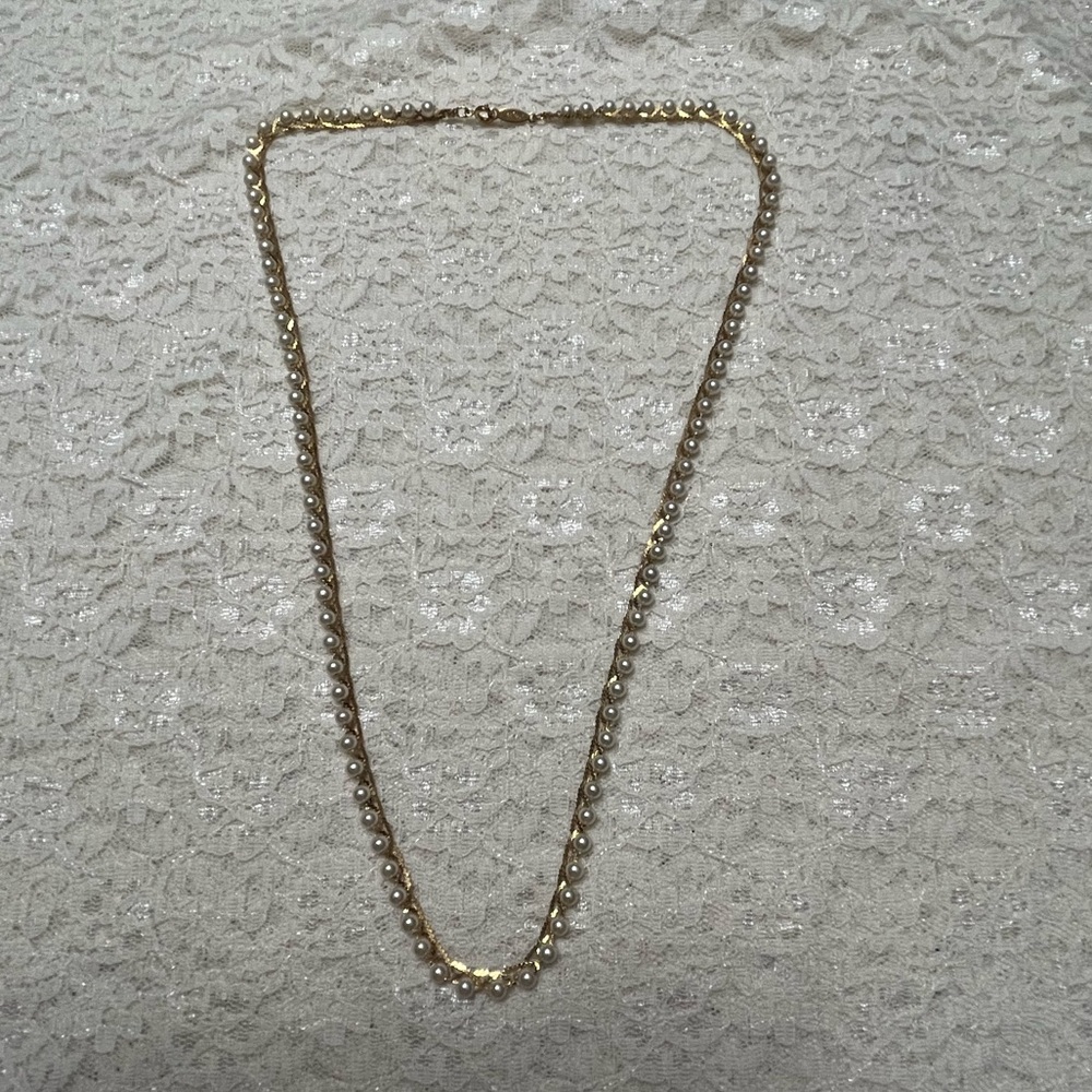 Napier/vintage, pearl and gold tone necklace 22”